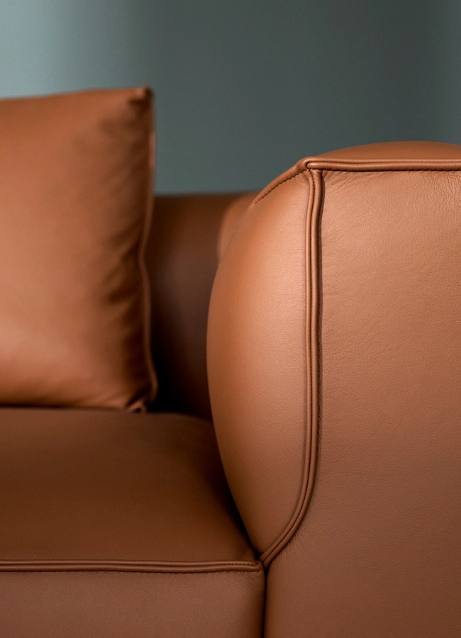 WhoWeAre_Carousel_LookingForward_Image3